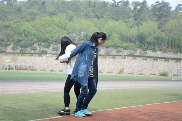 必一运动举行趣味运动会