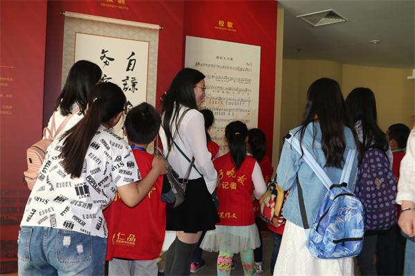 “扬子小记者”走进公司“小记者养成集训营”