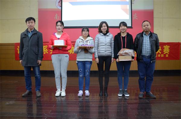 公司举行“Im here”模拟新闻大赛