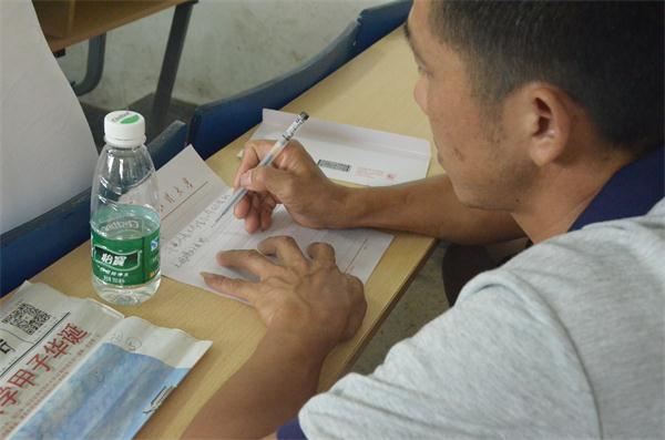 公司举行2016级新生家长见面会