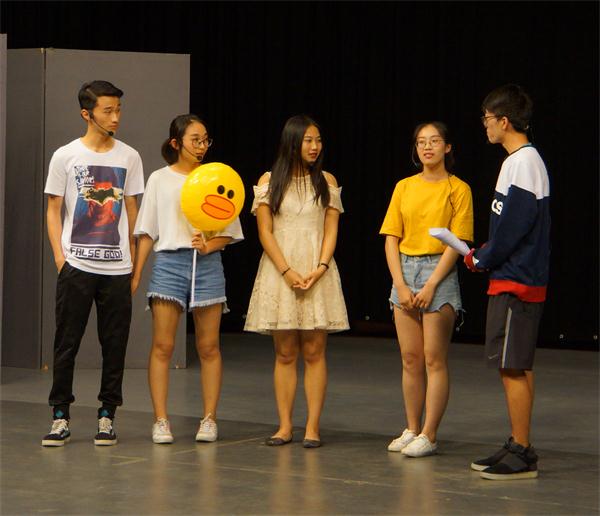 公司自创话剧《寻找马克思》献礼马克思诞辰两百周年