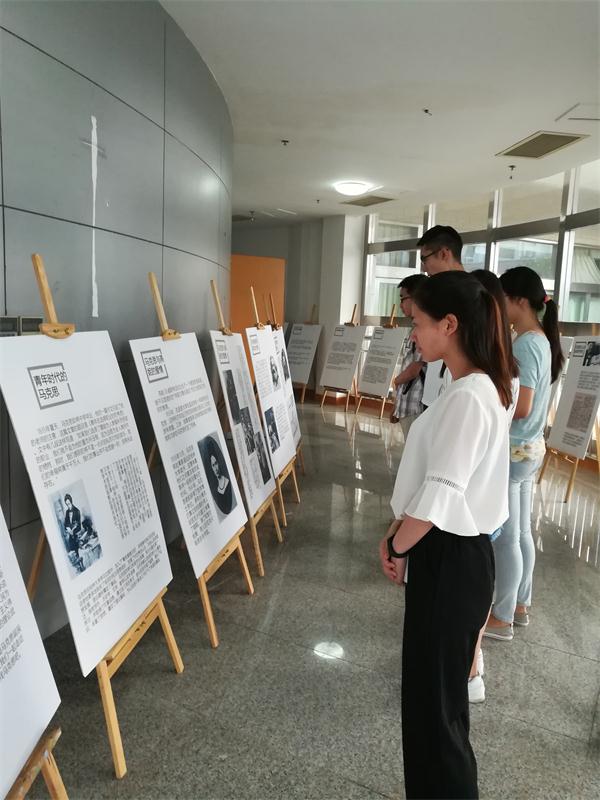 公司自创话剧《寻找马克思》献礼马克思诞辰两百周年