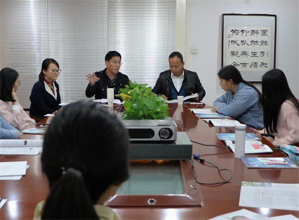 必一运动组织新生参观企业