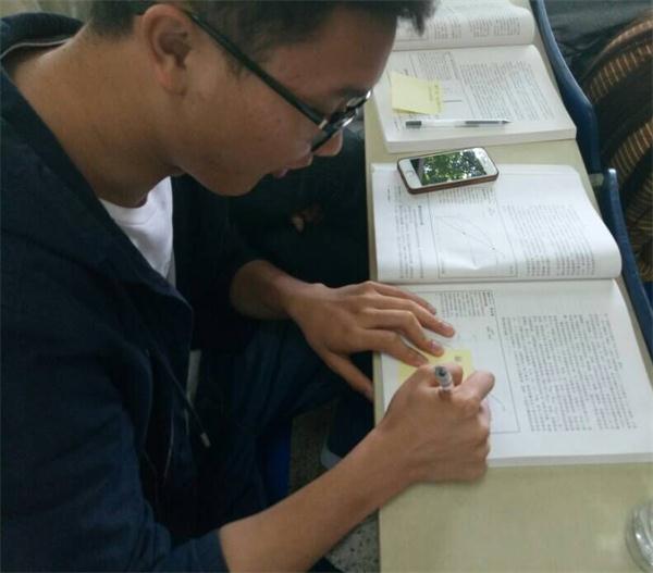 公司员工组织活动纪念“5.12汶川地震”九周年