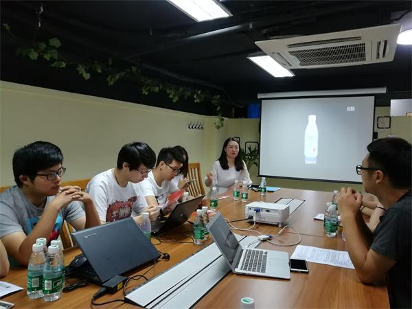 公司员工创业团队走入公司洽谈合作