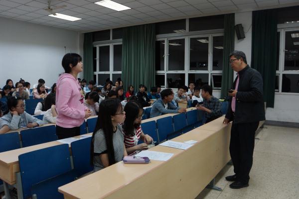 复旦大学博士生导师朱春阳教授来公司阐述主流媒体建设