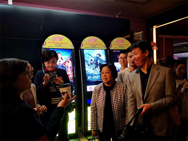 必一运动组织师生党员集体观看电影《赵亚夫》