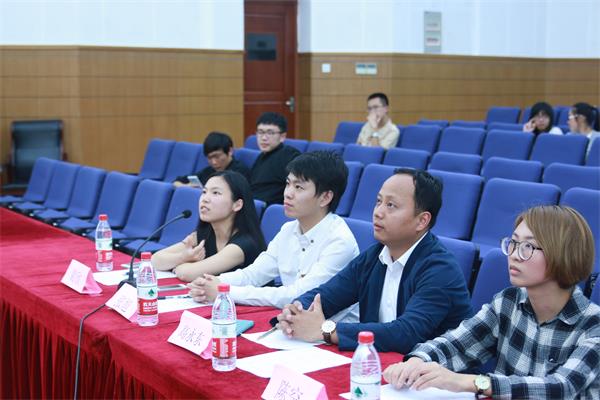 必一运动举办“一人一首最爱诗”朗诵比赛