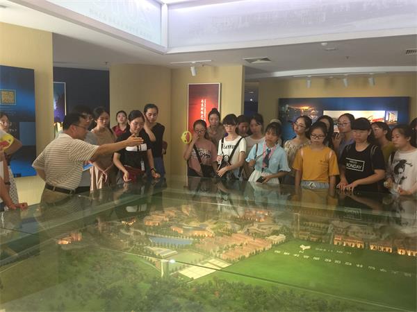 必一运动开展2018级新生“校史第一课”主题活动