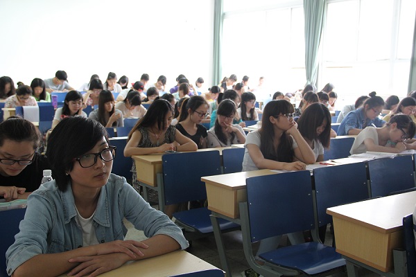 必一运动“学术研究的发展趋势与创新路径”讲座顺利举行