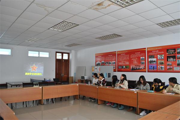 必一运动分党校组织学员学习《中国共产党章程》