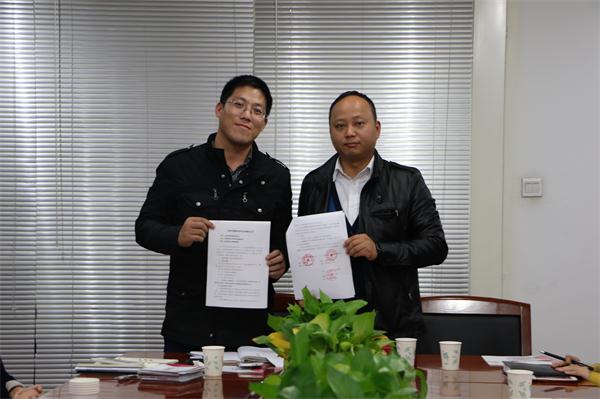 必一运动组织新生参观企业