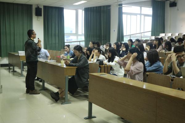 公司举行能力培训班