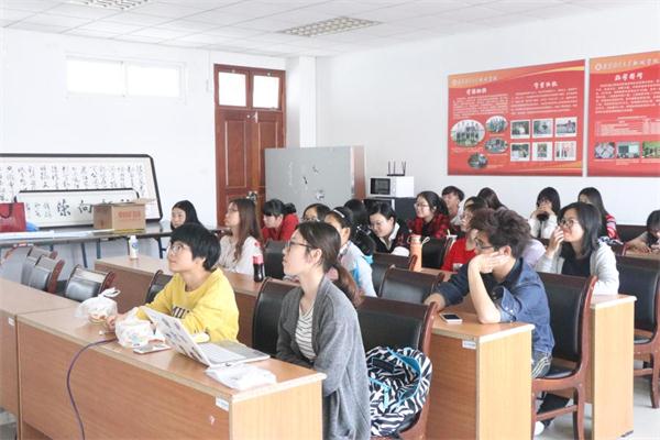 公司网络与新媒体1601班举办亚非新闻工作者日主题团日活动