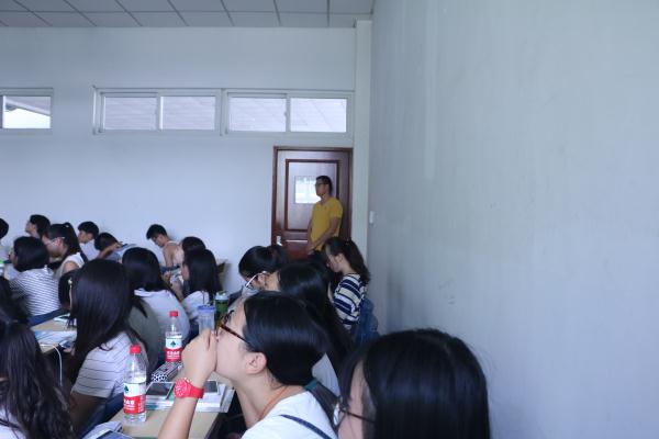 必一运动学子歌声祝福老师